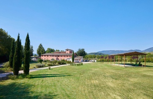 San Brizio Apartment | Nice apartment for 2 people with WIFI, pool, TV and balcony, close to Spoleto