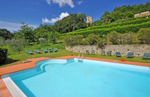 Capolona Apartment | Nice apartment for 3 guests with WIFI, pool, TV, panoramic view and parking, close to Arezzo