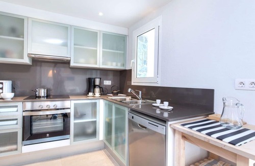 Llanca Apartment | Nice apartment for 3 guests with WIFI, A/C, TV and terrace