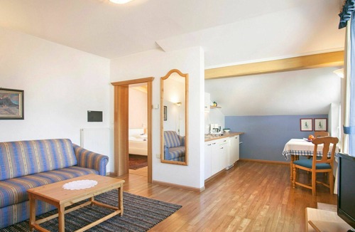 Postal Apartment | Nice apartment for 3 guests with pool, WIFI, hot tub, A/C, TV, balcony and pets allowed