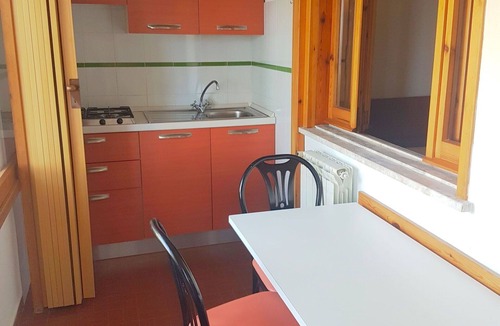 Sperlonga Apartment | Nice apartment for 3 people with WIFI, pool, A/C, TV, terrace and pets allowed