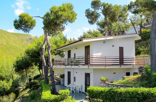 Sperlonga Apartment | Nice apartment for 3 people with WIFI, pool, A/C, TV, terrace and pets allowed