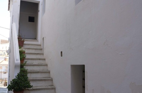 Strongoli Apartment | Nice apartment for 3 guests with WIFI, balcony and pets allowed