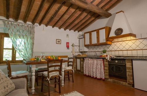 Peccioli Apartment | Nice apartment for 4 guests with pool, A/C, WIFI, TV, pets allowed and panoramic view