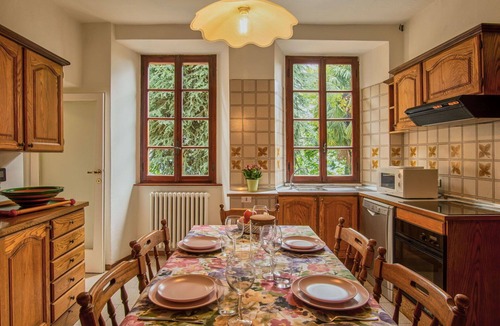 Tavernerio Apartment | Nice apartment for 4 guests with WIFI, TV, patio and pets allowed