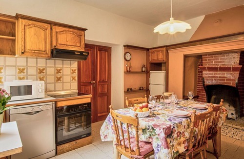 Tavernerio Apartment | Nice apartment for 4 guests with WIFI, TV, patio and pets allowed