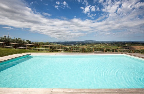 Poggibonsi Apartment | Nice apartment for 4 people with A/C, pool, WIFI and TV, close to San Gimignano