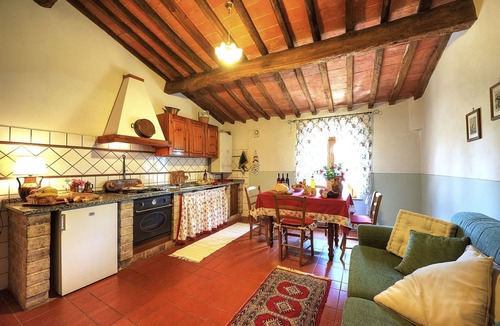 Peccioli Apartment | Nice apartment for 4 people with A/C, pool, WIFI, TV, pets allowed and panoramic view