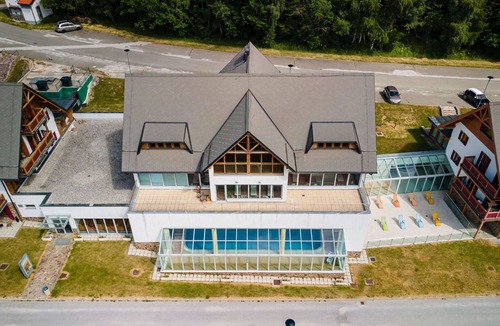 Hocko Pohorje Apartment | Nice apartment for 4 people with pool, WIFI, TV, balcony, pets allowed and panoramic view