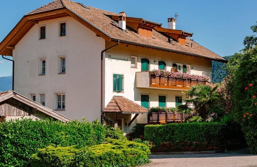 Andriano Apartment | Nice apartment for 5 guests with WIFI, pool, TV and patio