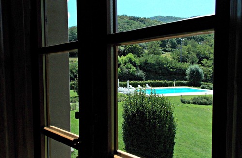 Dicomano Apartment | Nice apartment for 5 people with pool, WIFI, TV and pets allowed