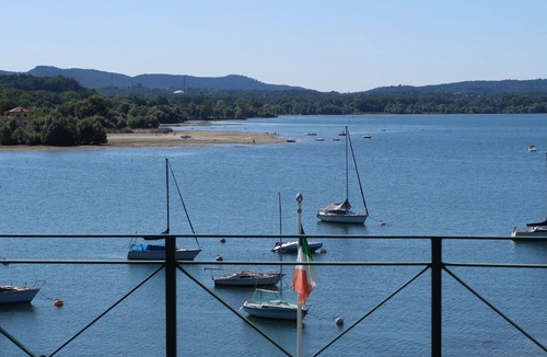 Monvalle Apartment | Nice apartment for 5 people with pool, WIFI, TV, balcony and pets allowed