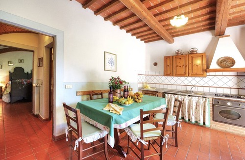 Peccioli Apartment | Nice apartment for 6 guests with WIFI, A/C, pool, TV, pets allowed and panoramic view