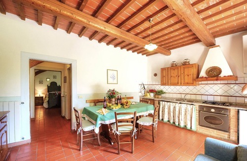 Peccioli Apartment | Nice apartment for 6 guests with WIFI, A/C, pool, TV, pets allowed and panoramic view