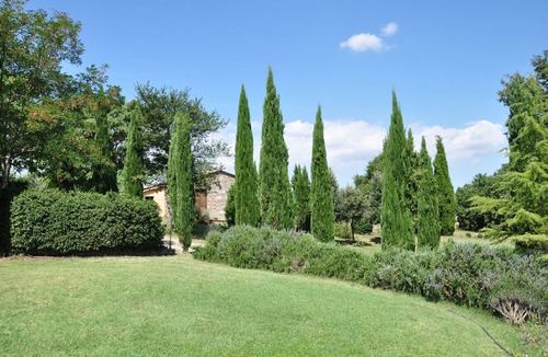 Il Poggio Apartment | Nice apartment for 6 guests with WIFI, pool, TV, patio, pets allowed and panoramic view