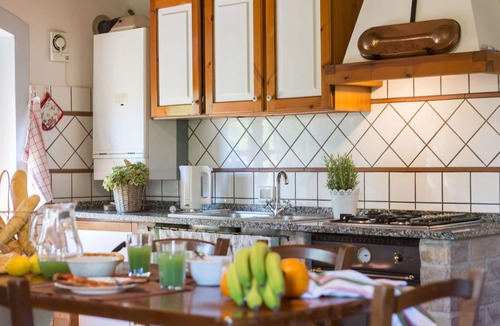 Peccioli Apartment | Nice apartment for 6 people with WIFI, A/C, pool, TV, pets allowed and panoramic view
