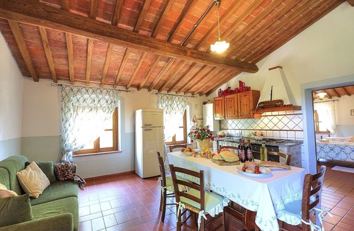 Peccioli Apartment | Nice apartment for 6 people with WIFI, A/C, pool, TV, pets allowed and panoramic view