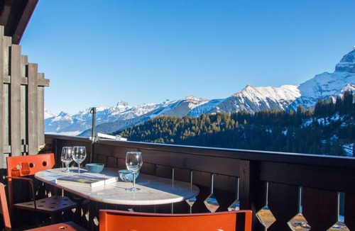 Val d'Illiez Apartment | Nice apartment for 6 guests with balcony and panoramic view