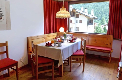 St. Moritz Apartment | Nice apartment for 4 guests with WIFI, TV, balcony, panoramic view and parking