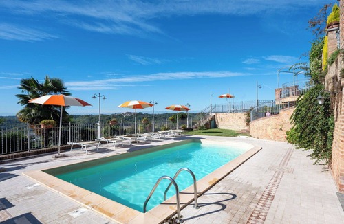 Cossombrato Apartment | Nice apartment for 7 people with WIFI, pool, A/C, TV, patio and pets allowed