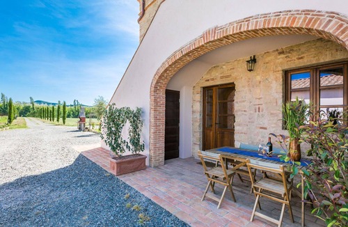 Guardistallo Apartment | Nice apartment for 4 people with A/C, pool, WIFI, patio and pets allowed