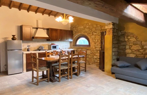 Guardistallo Apartment | Nice apartment for 4 people with WIFI, A/C, pool, TV, pets allowed and panoramic view