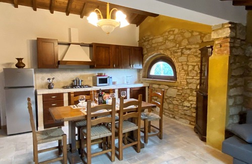 Guardistallo Apartment | Nice apartment for 4 people with WIFI, A/C, pool, TV, pets allowed and panoramic view