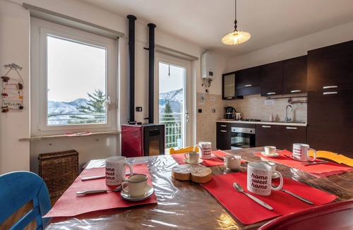 Pessinetto Apartment | Nice apartment for 6 people with WIFI, hot tub, balcony, pets allowed and panoramic view