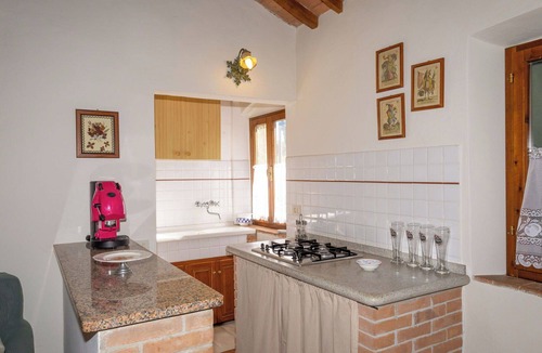 Montescudaio Apartment | Nice apartment for 5 people with WIFI, patio and pets allowed