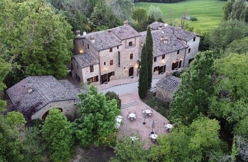 Umbertide Villa | Nice apartment in villa for 4 guests with A/C, pool, WIFI, TV, patio and panoramic view