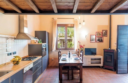 Montefiascone Villa | Nice apartment in villa with pool, WIFI, hot tub, TV, patio, pets allowed and panoramic view