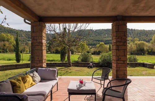 Montefiascone Villa | Nice apartment in villa with pool, WIFI, hot tub, TV, patio, pets allowed and panoramic view