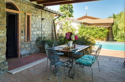 Montefiascone Villa | Nice apartment in villa with pool, WIFI, hot tub, TV, patio, pets allowed and panoramic view