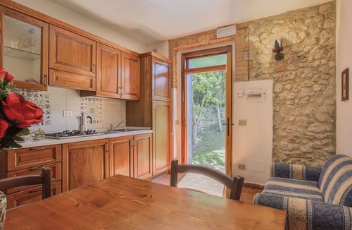 Monteriggioni Villa | Nice apartment in villa for 3 guests with WIFI, pool, TV, patio and pets allowed