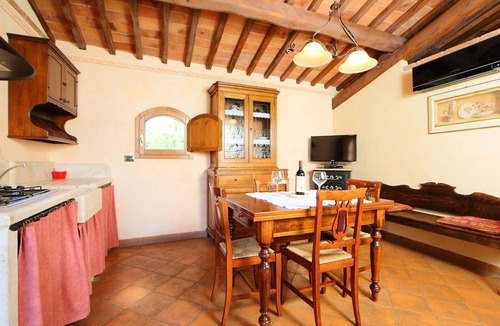 Serre di Rapolano Villa | Nice apartment in villa for 3 guests with A/C, WIFI, pool, TV and parking