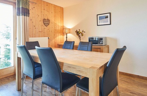 Heremence House | Nice apartment in villa for 8 guests with WIFI, TV and terrace