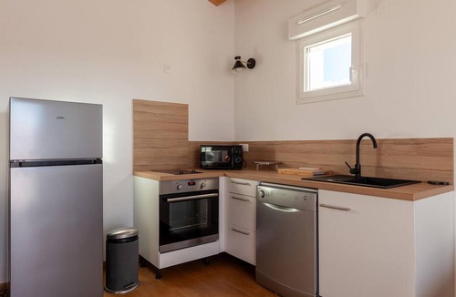 Eyragues Apartment | Nice apartment in Eyragues with WiFi
