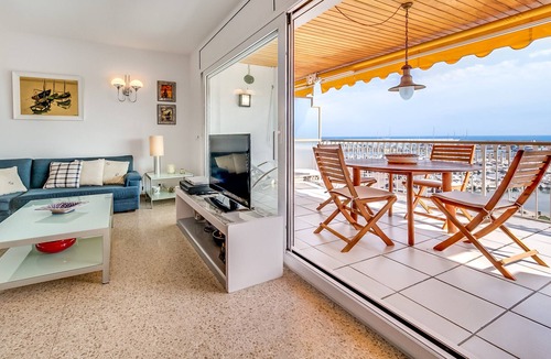Blanes Apartment | Nice apartment in front of the port of Blanes with spectacular views of the sea. 6 pax, free wifi. Vivalidays Es Blau.