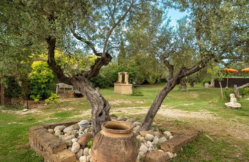 Collecorvino Villa | Nice apartment in villa for 5 guests with pool, WIFI, TV, terrace, pets allowed and parking