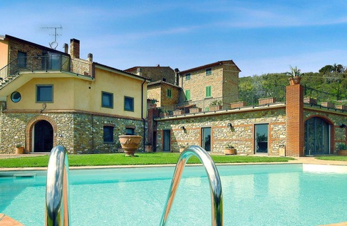 Fornello Villa | Nice apartment in villa for 4 people with WIFI, A/C, pool, TV and parking