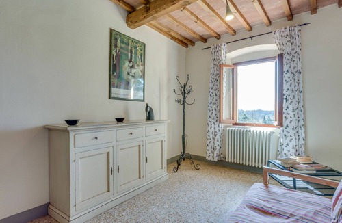 Lamporecchio Villa | Nice apartment in villa for 14 people with WIFI, private pool, TV, balcony and pets allowed