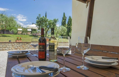 Lamporecchio Villa | Nice apartment in villa for 14 people with WIFI, private pool, TV, balcony and pets allowed