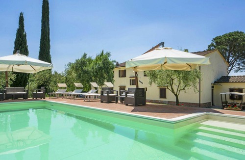 Lamporecchio Villa | Nice apartment in villa for 14 people with WIFI, private pool, TV, balcony and pets allowed