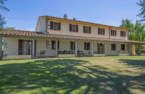 Lamporecchio Villa | Nice apartment in villa for 18 guests with WIFI, private pool, TV, balcony and pets allowed