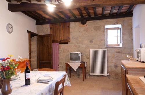 Roccastrada Villa | Nice apartment in villa for 3 people with WIFI, TV, patio and pets allowed