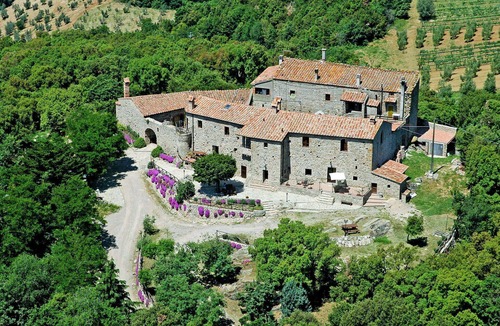 Roccastrada Villa | Nice apartment in villa for 3 people with WIFI, TV, patio and pets allowed