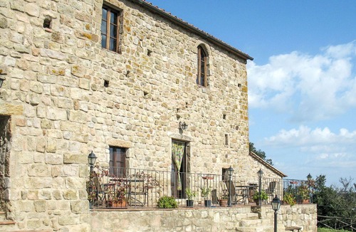 Roccastrada Villa | Nice apartment in villa for 6 guests with WIFI, TV, terrace and pets allowed