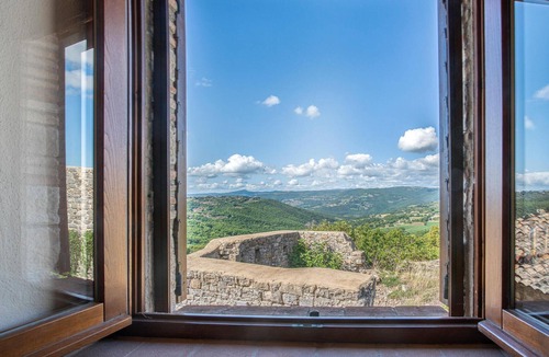 Izzalini Apartment | Nice apartment in todi pg with WiFi