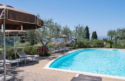 Gavignano Villa | Nice apartment in villa for 2 people with WIFI, pool and TV, close to San Gimignano