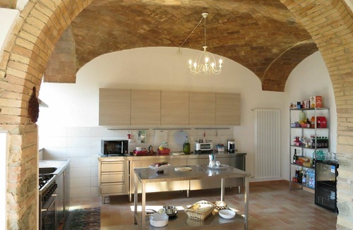 Pomarance Villa | Nice apartment in villa for 5 guests with WIFI, TV, patio and pets allowed